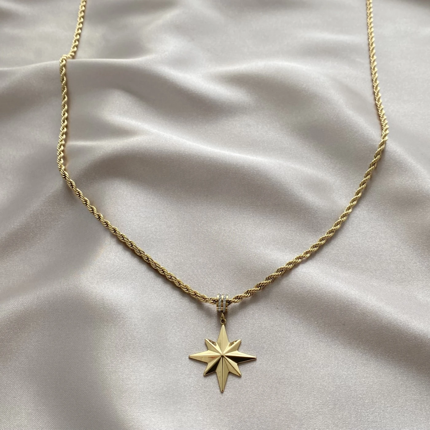 Kuzey Yıldızı Detay Çelik Kolye Gold ( 55 cm )