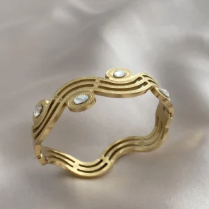 Taş Detay Kıvrımlı Çelik Kelepçe Bileklik Gold